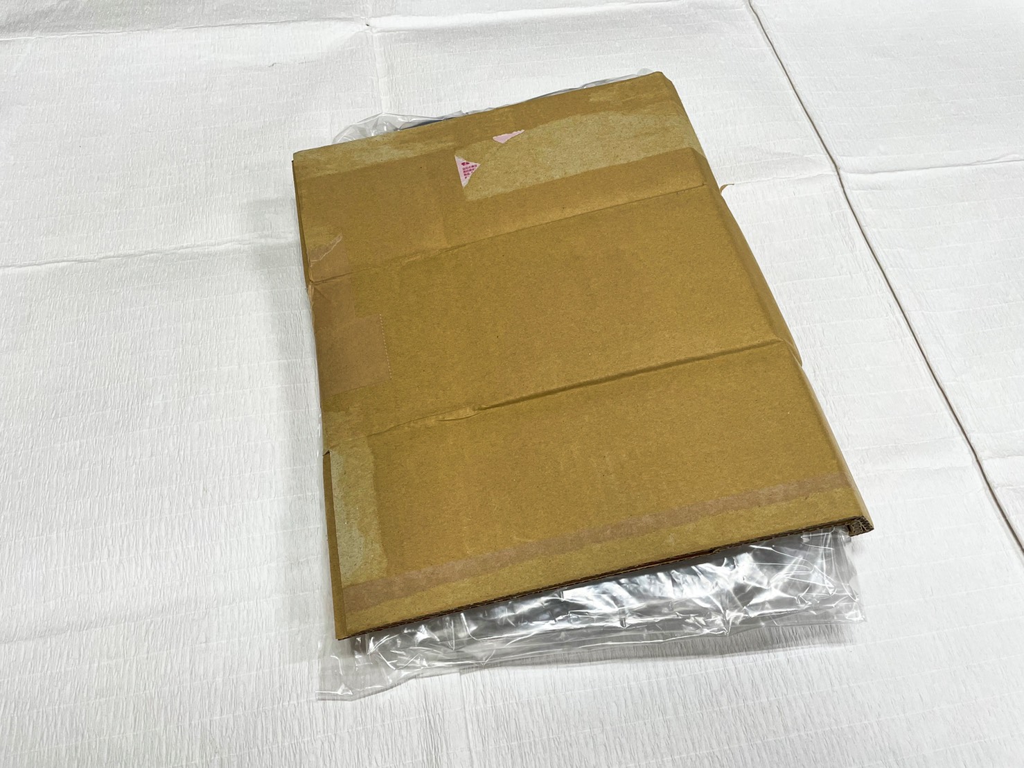 着物を段ボールで保護して発送できる状態にした梱包例