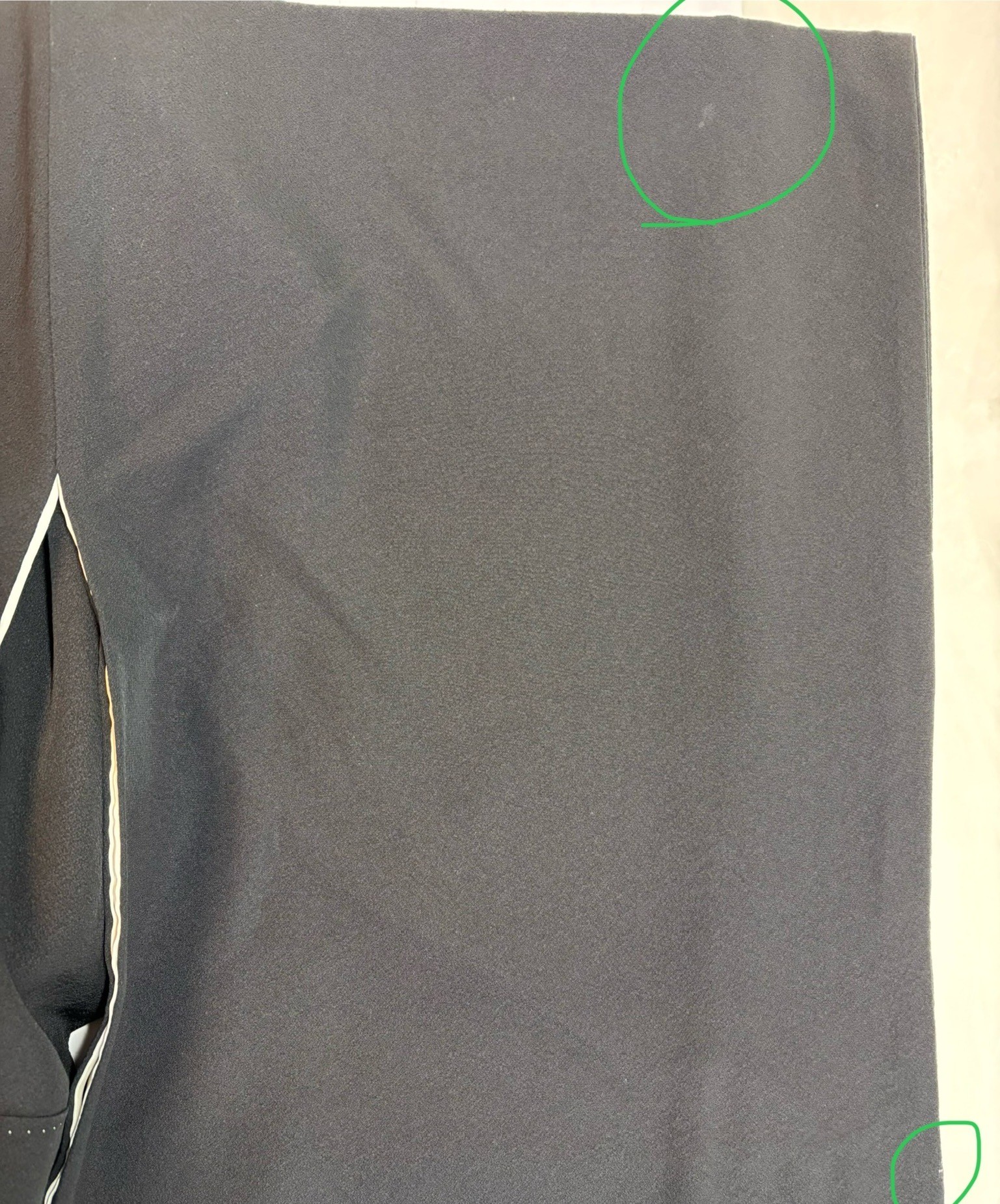 糸島市からお預かりした喪服の処置前の状態1