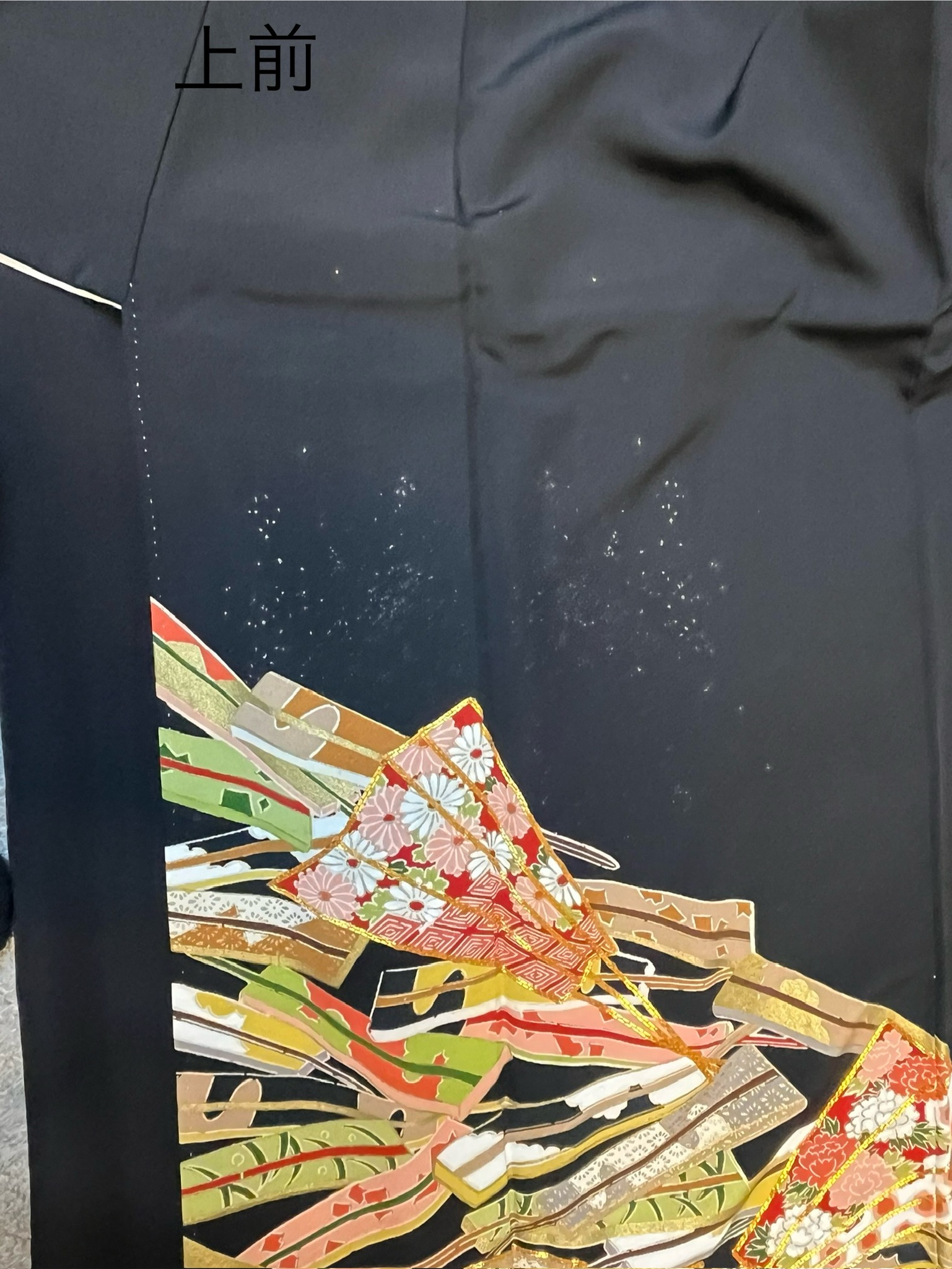 糟屋郡宇美町からお預かりした黒留袖の写真3