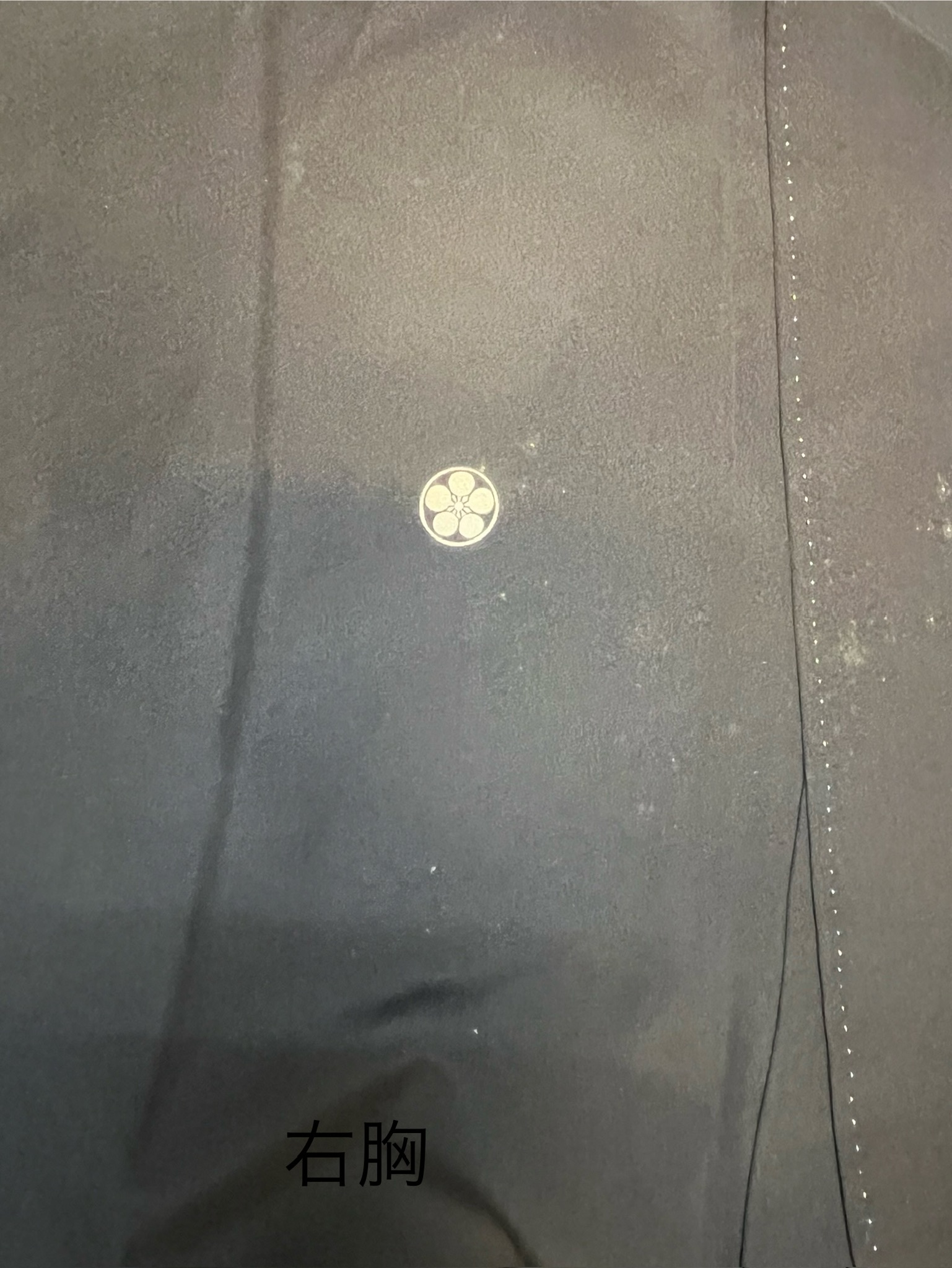 糟屋郡宇美町からお預かりした黒留袖の写真4