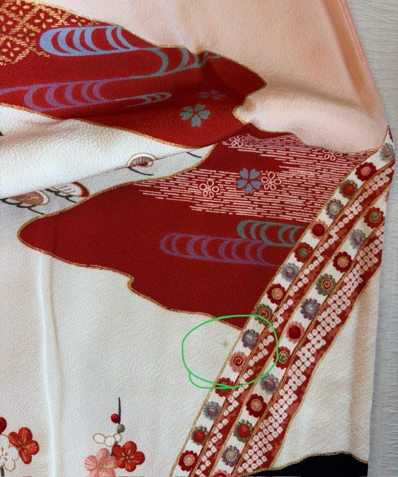 振袖のお手入れ前の状態 1